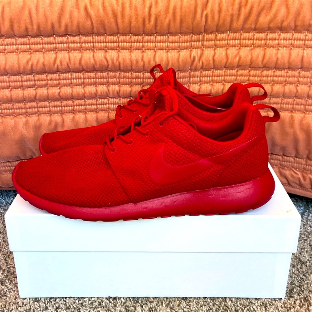 Nike ‘Roshe One’ Triple Red